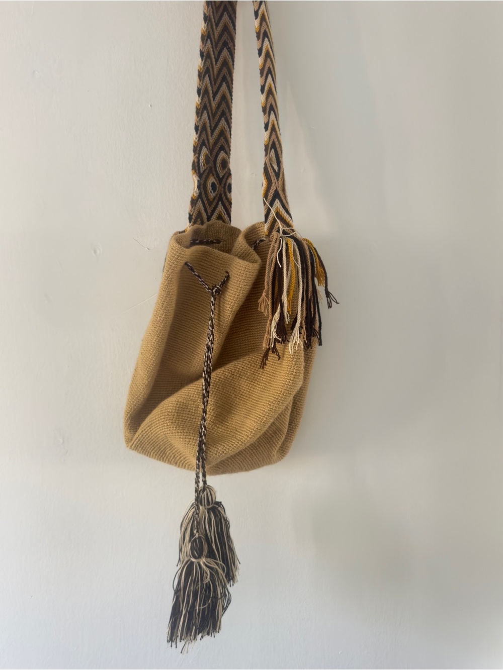 Handwoven beige Wayuu-Style Bucket Bag with Patterned Strap